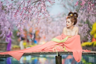 Nhan sắc cô gái 15 lần thẩm mỹ trước khi cosplay Võ Tắc Thiên