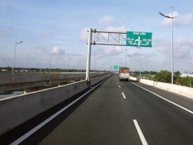 Đổi vận cho tuyến cao tốc về miền Tây