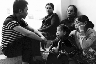 Cường Đôla thức trắng đêm cùng người bị nạn