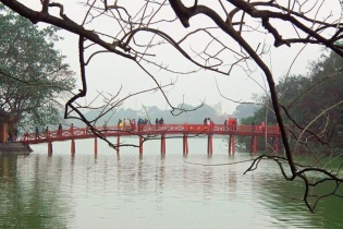 Hà Nội thanh bình, sâu lắng sáng mùng 1 Tết