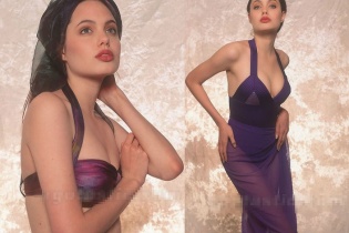 Lộ ảnh Angelina Jolie thủa tuổi teen đã sexy nổi loạn