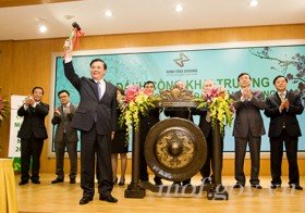Bộ trưởng Tài chính dự phiên khai xuân tại HNX
