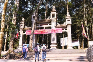 Đầu xuân vãn cảnh đền Thượng - nơi cao hơn cả đỉnh Yên Tử