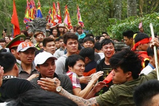 Lãnh đạo công an lên tiếng về vụ “hỗn chiến” tại hội Gióng