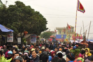 Nam Định cử 300 công an giữ trật tự cho chợ Viềng