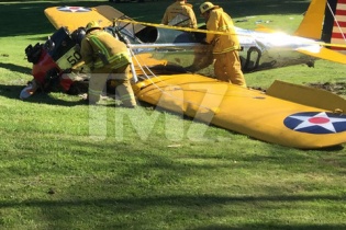 Máy bay của Harrison Ford đâm xuống sân golf