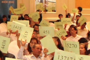 Cổ đông ngân hàng nín thở chờ đại hội