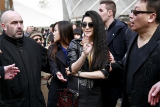 Phạm Băng Băng nổi bật với vẻ đẹp "nổi loạn" ở Paris