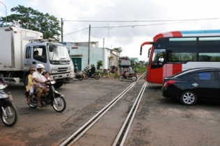Kỹ năng lái xe băng qua đường sắt an toàn