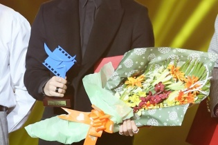 Vì sao Sơn Tùng M-TP về giữa chừng tại lễ trao giải Cánh diều vàng?