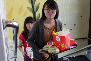 Các đại gia F&B ngoại đang phải  Việt hóa khẩu vị