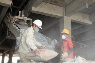 The Vissai mua tiếp Xi măng Dầu khí 12/9