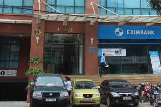 Ẩn sau số liệu lợi nhuận ngân hàng