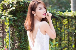 Diễm My 9X bị gí dao cướp túi xách trên ô tô