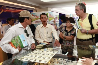 Doanh nghiệp địa ốc rầm rộ “săn đầu người”
