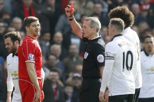 Mata tỏa sáng ở Anfield, Gerrard nhận thẻ đỏ trong ngày đen tối