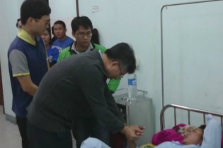 Lãnh đạo Samsung C&T thăm nạn nhân vụ sập giàn giáo