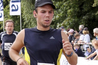 Cơ trưởng máy bay Đức dùng rìu phá cửa buồng lái bất thành