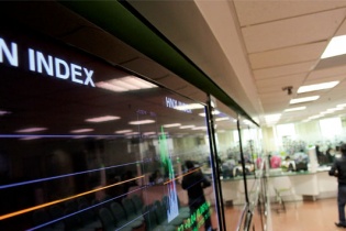 Doanh nghiệp niêm yết chạy đua chuyển sàn