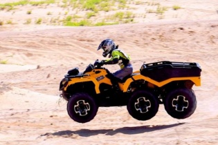 Lần đầu tiên Việt Nam có đua xe địa hình trên cát