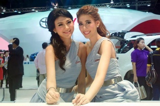 Dàn chân dài sexy đốt cháy Bangkok motorshow 2015