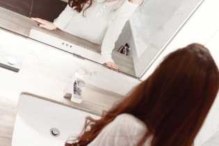 "Gái một con" Elly Trần khoe nhan sắc quyến rũ