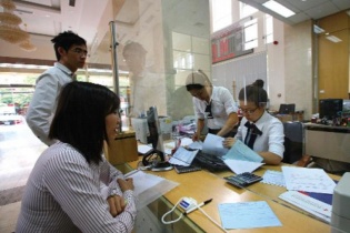 Ông lớn nhà băng so găng bán lẻ