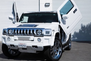 Hummer H2 hầm hố độ cửa cắt kéo như Lamborghini