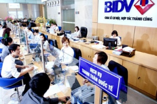 Ngân hàng sắp bị M&A: Lợi nhuận bèo, cổ đông “rơi lệ”