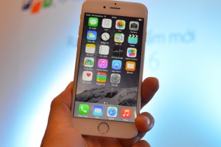 iPhone chính hãng giảm giá hàng loạt