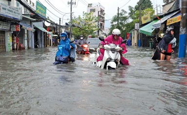 “Rót” hàng ngàn tỷ đồng, TP.HCM vẫn cứ mưa là ngập - Bài 1: Hệ thống cống trăm năm tuổi phải “gánh” gấp 5 lần công suất