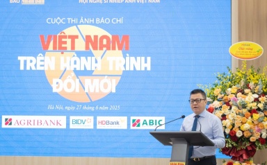 Khắc họa Việt Nam thời kỳ đổi mới qua ảnh báo chí