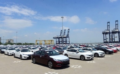 Gần 103.000 ô tô ngoại được nhập về Việt Nam