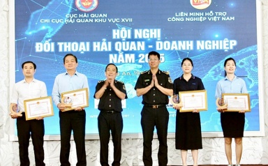 Hải quan Khu vực XVII khen thưởng 12 doanh nghiệp tiêu biểu năm 2024