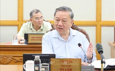 Tổng Bí thư chủ trì họp Bộ Chính trị về tiến độ sắp xếp tổ chức bộ máy và đơn vị hành chính