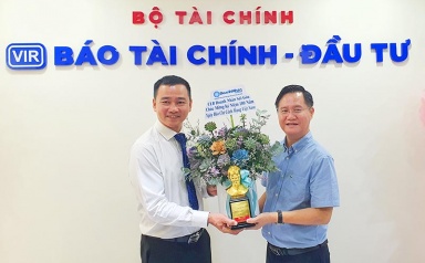 Câu lạc bộ Doanh nhân Sài Gòn đến thăm, chúc mừng Báo Tài chính - Đầu tư