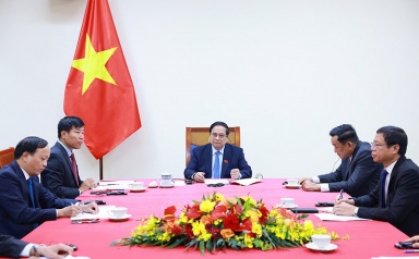 Thủ tướng Phạm Minh Chính điện đàm với Thủ tướng Singapore