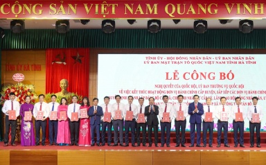 Hà Tĩnh công bố các quyết định về sắp xếp tổ chức bộ máy, đơn vị hành chính