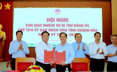 Chủ tịch tỉnh Khánh Hòa cũ nghỉ chế độ, bàn giao nhiệm vụ cho Chủ tịch mới