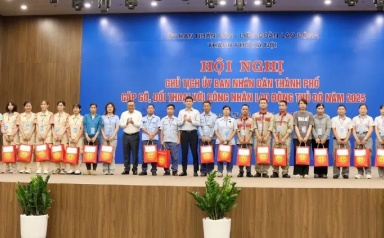 Chủ tịch Hà Nội đối thoại với công nhân lao động: Giải bài toán giáo dục, y tế
