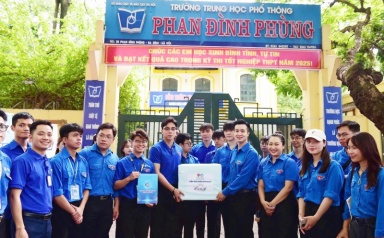 Hơn 8.000 tình nguyện viên Hà Nội tiếp sức mùa thi tốt nghiệp THPT