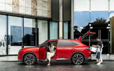 Sạc miễn phí, vận hành mạnh, nội thất rộng: Lý do VF 8 đang là SUV gia đình hot nhất hè này
