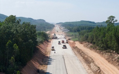 Tập trung giải quyết dứt điểm vướng mắc, đưa các cao tốc ở miền Trung về đích sớm