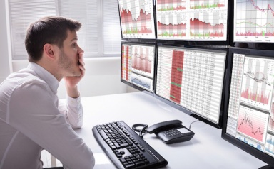 Phiên giao dịch cuối tuần: VN-Index giữ vững mốc 1.300 điểm
