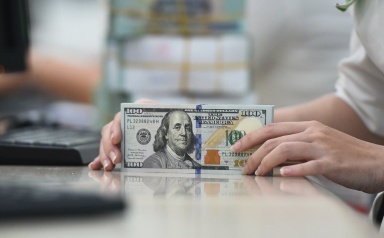 Tỷ giá chạm trần, vọt lên 26.242 VND/USD