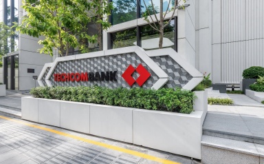 VN-Index lên cao nhất 3 năm, cổ phiếu Techcombank bứt phá