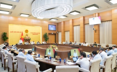 Ủy ban Thường vụ Quốc hội xem xét cơ chế đặc biệt phát triển hệ thống đường sắt