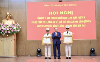 Trung tướng Tô Ân Xô được tặng thưởng Huân chương Quân công hạng ba