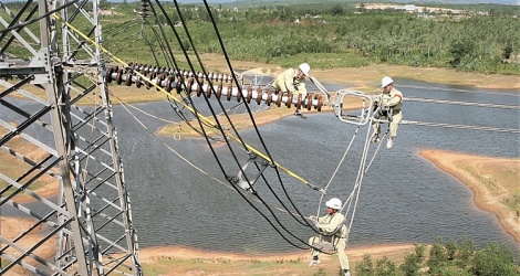 Đường dây 500 kV mạch 3 "nghẽn mạch" ở Hà Tĩnh - Vimarsana News