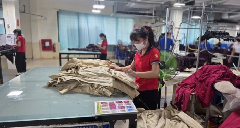 Xuất nhập khẩu đến 15/9 vượt 825 tỷ USD, nhập siêu nới rộng